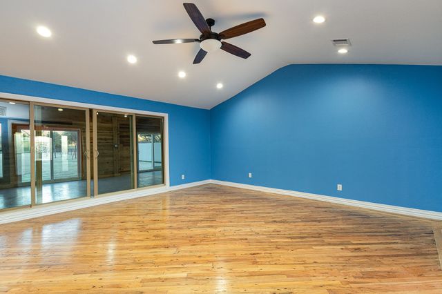 425 Wolf Run Court, Lavon, TX 75166