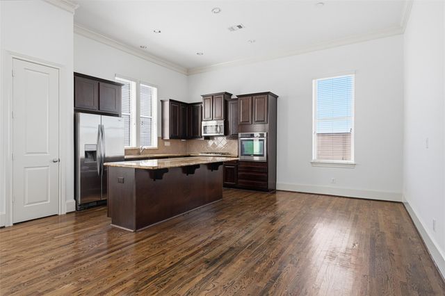 2027 Fannin Station, Houston, TX 77045