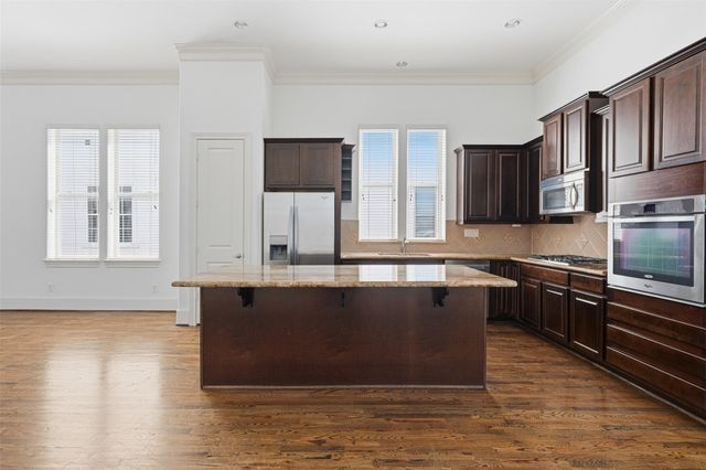 2027 Fannin Station, Houston, TX 77045