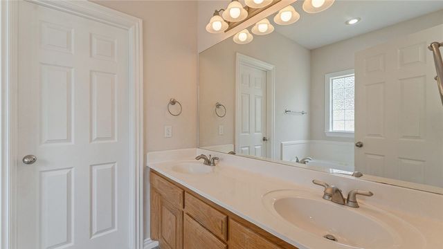 1243 S St Andrews Circle, Fayetteville, AR 72701