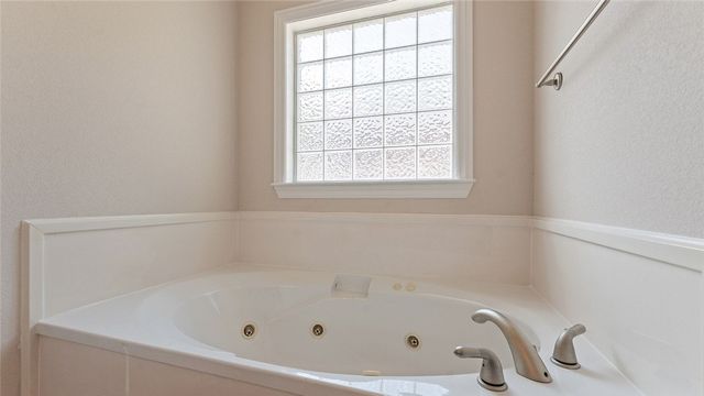 1243 S St Andrews Circle, Fayetteville, AR 72701