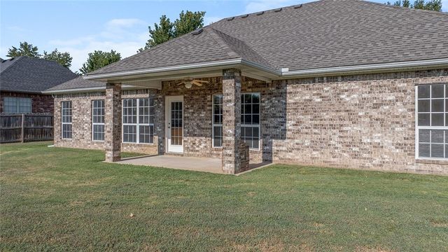 1243 S St Andrews Circle, Fayetteville, AR 72701