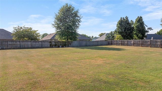 1243 S St Andrews Circle, Fayetteville, AR 72701