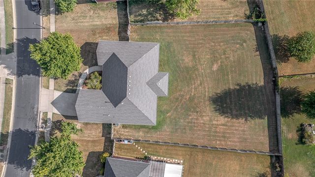 1243 S St Andrews Circle, Fayetteville, AR 72701