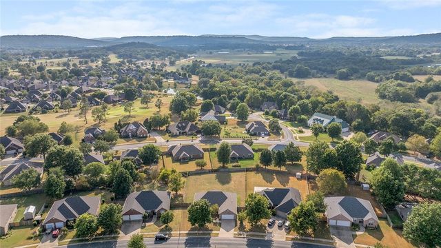 1243 S St Andrews Circle, Fayetteville, AR 72701