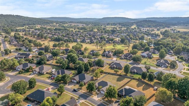 1243 S St Andrews Circle, Fayetteville, AR 72701