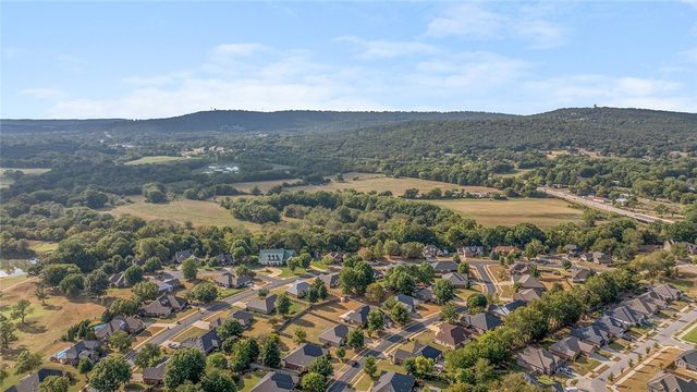 1243 S St Andrews Circle, Fayetteville, AR 72701