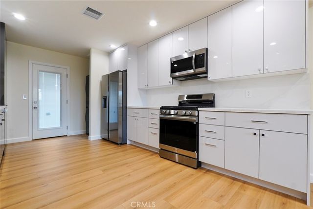 7423 Balcom Avenue, Reseda, CA 91335