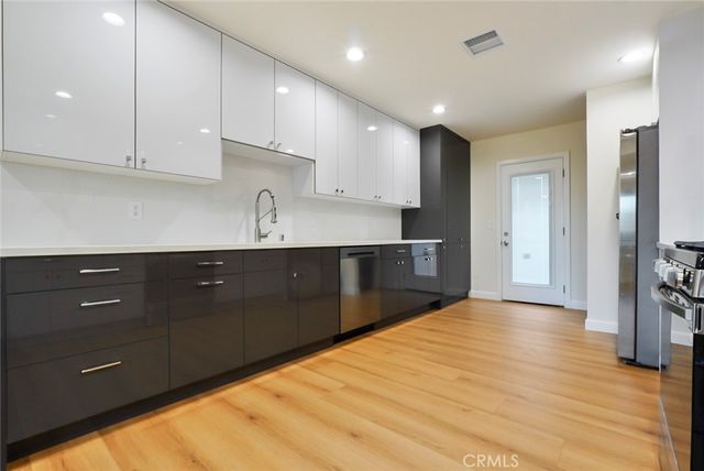 7423 Balcom Avenue, Reseda, CA 91335