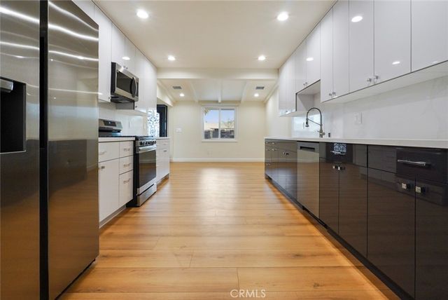 7423 Balcom Avenue, Reseda, CA 91335