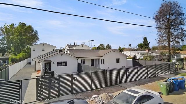 7423 Balcom Avenue, Reseda, CA 91335