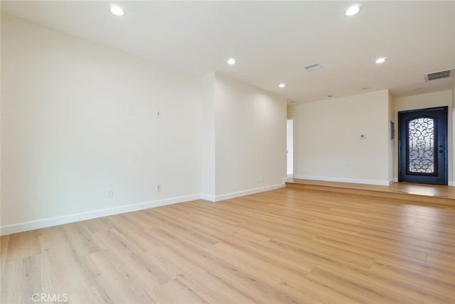 7423 Balcom Avenue, Reseda, CA 91335