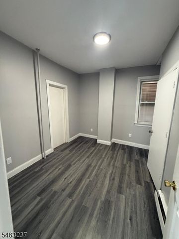 146 Leslie St, Newark City, NJ 07112