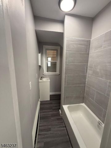 146 Leslie St, Newark City, NJ 07112