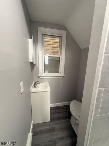 146 Leslie St, Newark City, NJ 07112