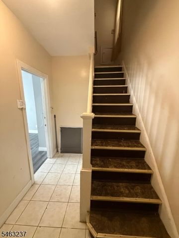 146 Leslie St, Newark City, NJ 07112