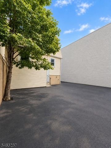 146 Leslie St, Newark City, NJ 07112