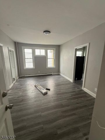 146 Leslie St, Newark City, NJ 07112