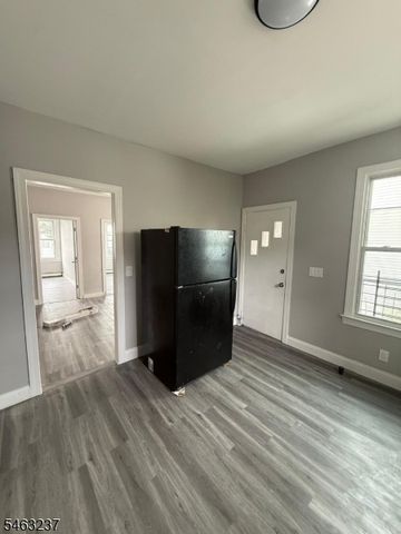 146 Leslie St, Newark City, NJ 07112