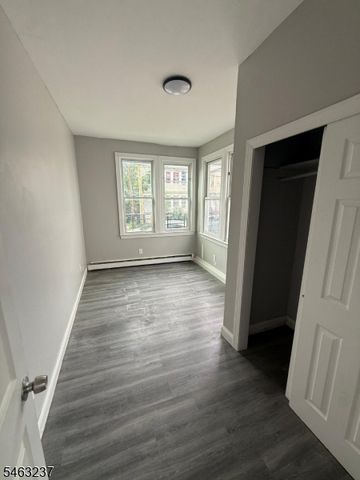 146 Leslie St, Newark City, NJ 07112