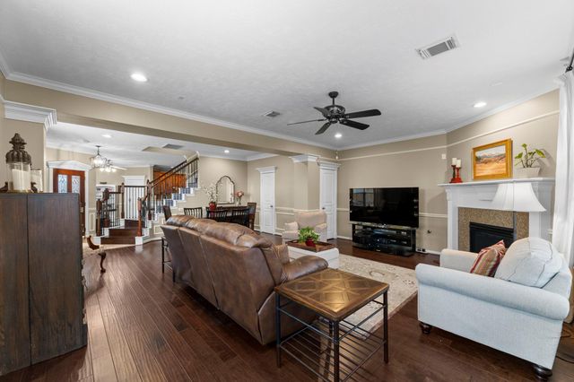 1302 Ella Place, Houston, TX 77008