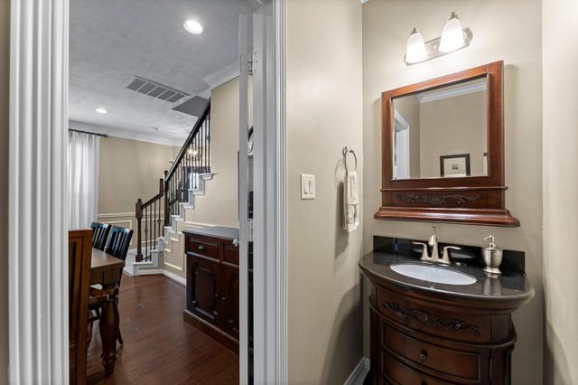 1302 Ella Place, Houston, TX 77008