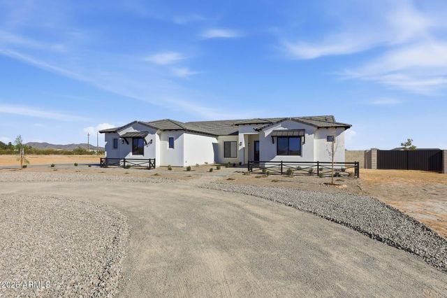 17743 W Dale Lane, Surprise, AZ 85387