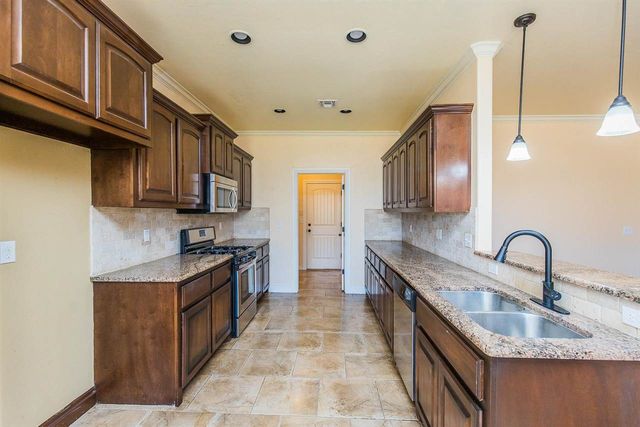 7706 SW Marshall Dr, Lawton, OK 73505