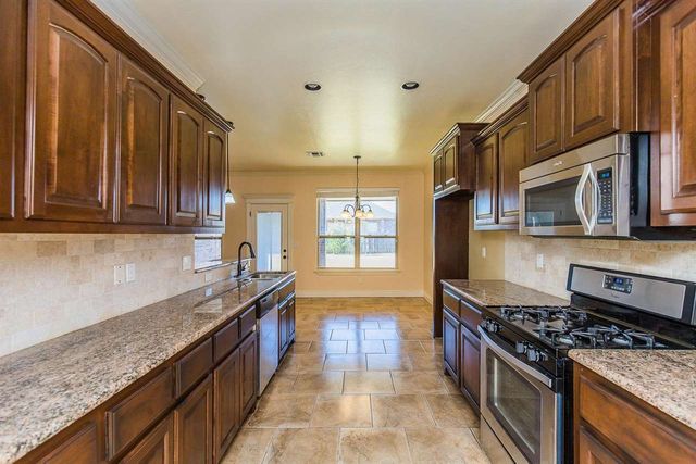 7706 SW Marshall Dr, Lawton, OK 73505