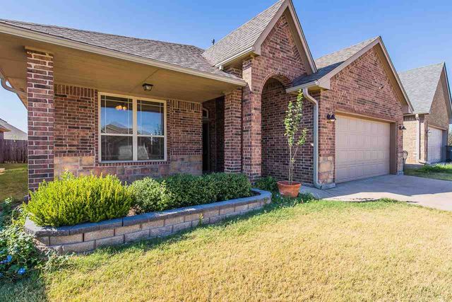 7706 SW Marshall Dr, Lawton, OK 73505