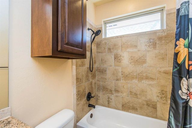 7706 SW Marshall Dr, Lawton, OK 73505