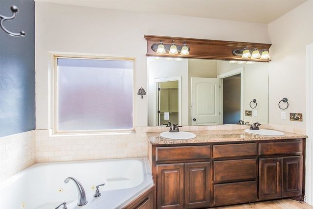 7706 SW Marshall Dr, Lawton, OK 73505