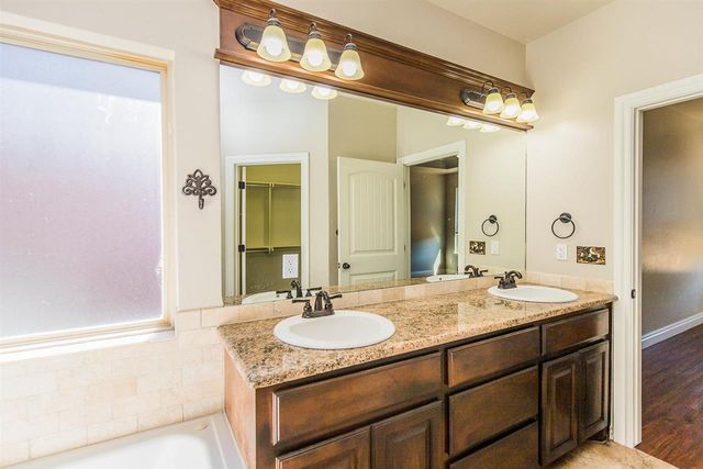 7706 SW Marshall Dr, Lawton, OK 73505