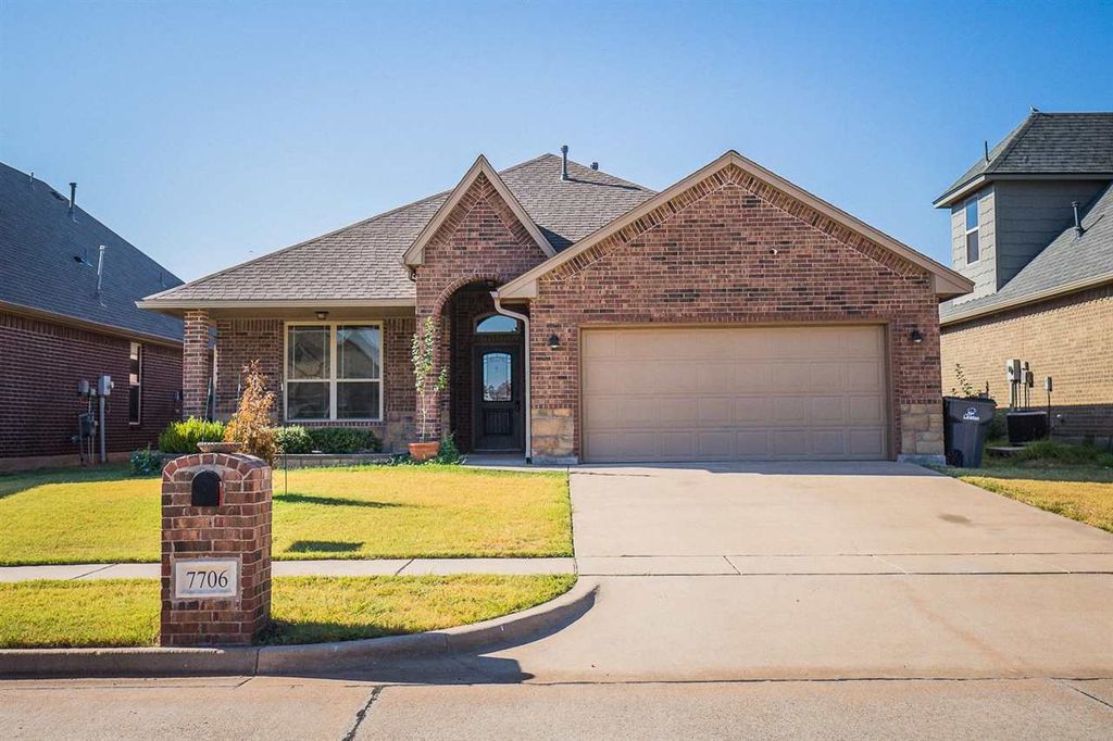 7706 SW Marshall Dr, Lawton, OK 73505