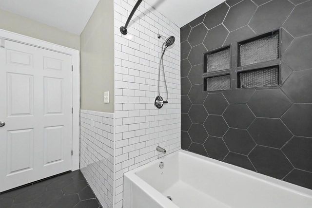 4131 N 16th STREET, Milwaukee, WI 53209