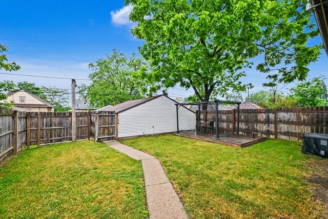 4131 N 16th STREET, Milwaukee, WI 53209