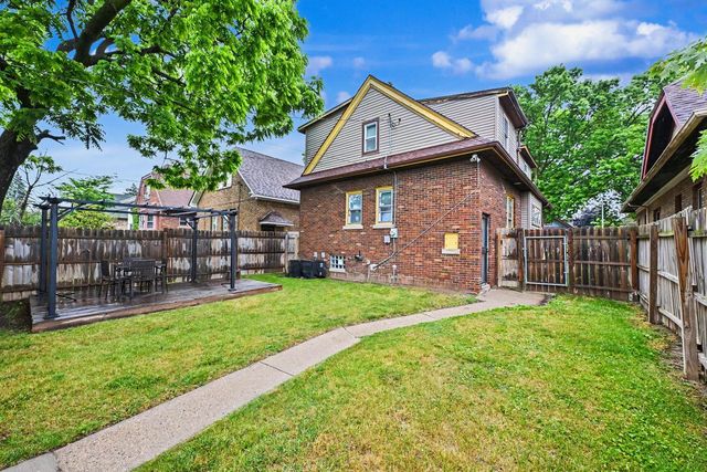 4131 N 16th STREET, Milwaukee, WI 53209