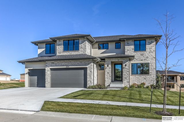 3319 S 212 Avenue, Elkhorn, NE 68022
