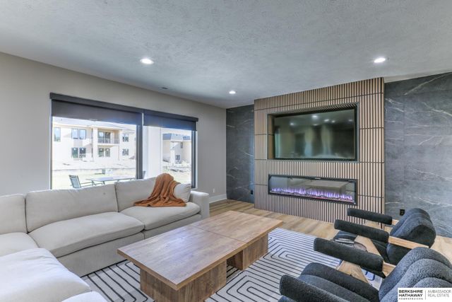 3319 S 212 Avenue, Elkhorn, NE 68022