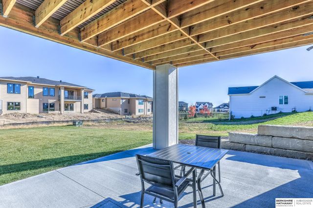 3319 S 212 Avenue, Elkhorn, NE 68022