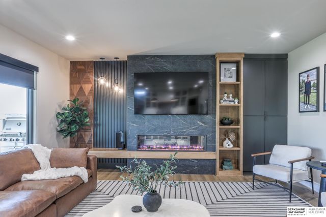 3319 S 212 Avenue, Elkhorn, NE 68022