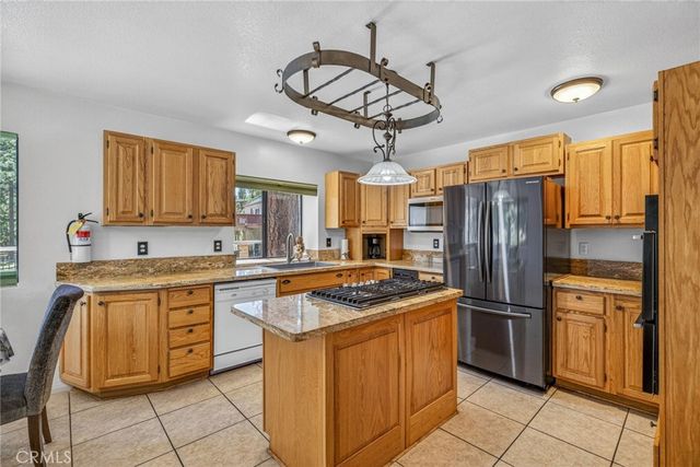 39900 Lakeview, Big Bear Lake, CA 92315