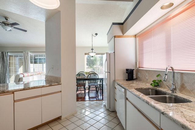 572 Eastlake Drive SE, Rio Rancho, NM 87124