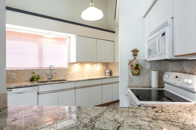 572 Eastlake Drive SE, Rio Rancho, NM 87124