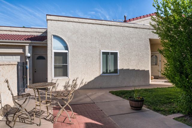 572 Eastlake Drive SE, Rio Rancho, NM 87124