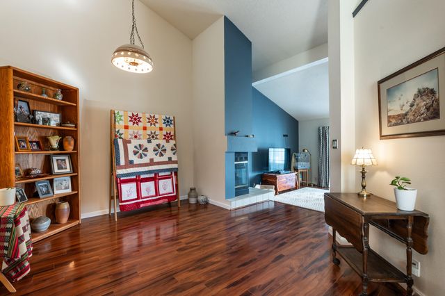 572 Eastlake Drive SE, Rio Rancho, NM 87124