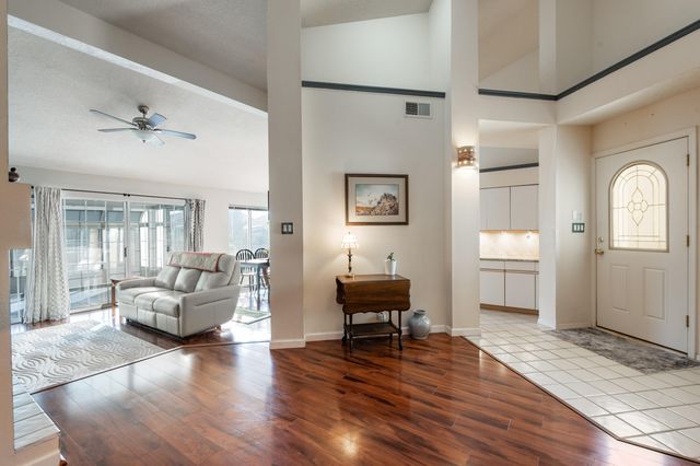 572 Eastlake Drive SE, Rio Rancho, NM 87124