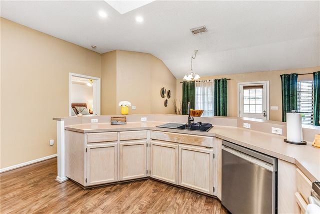 2218 Dorsey St, Corpus Christi, TX 78414