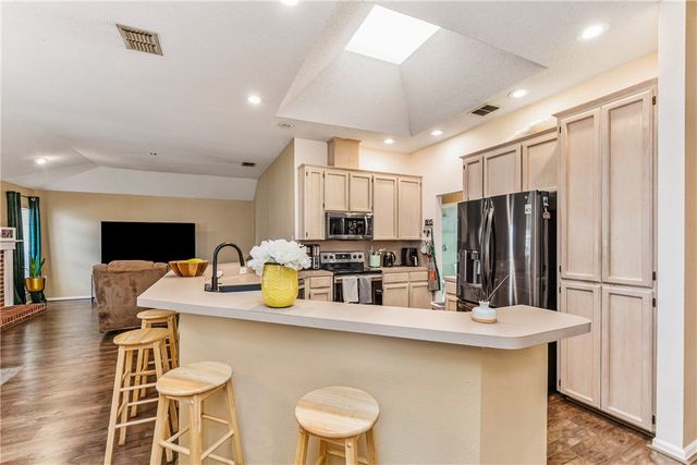 2218 Dorsey St, Corpus Christi, TX 78414