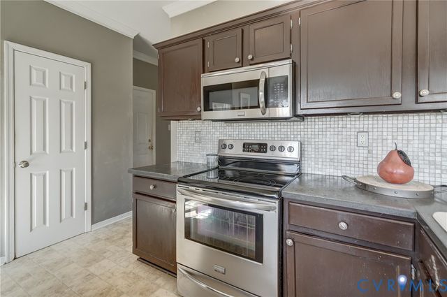 8081 Emerald Pool Ct, Mechanicsville, VA 23111